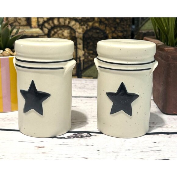 Ceramic Star Design Salt & Pepper Shakers - Picture 2 of 8